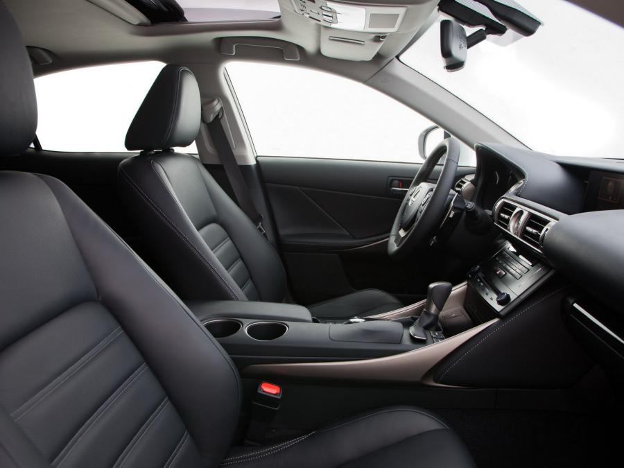  Lexus IS250 2013 года  (EU) (фото 9 из 16)